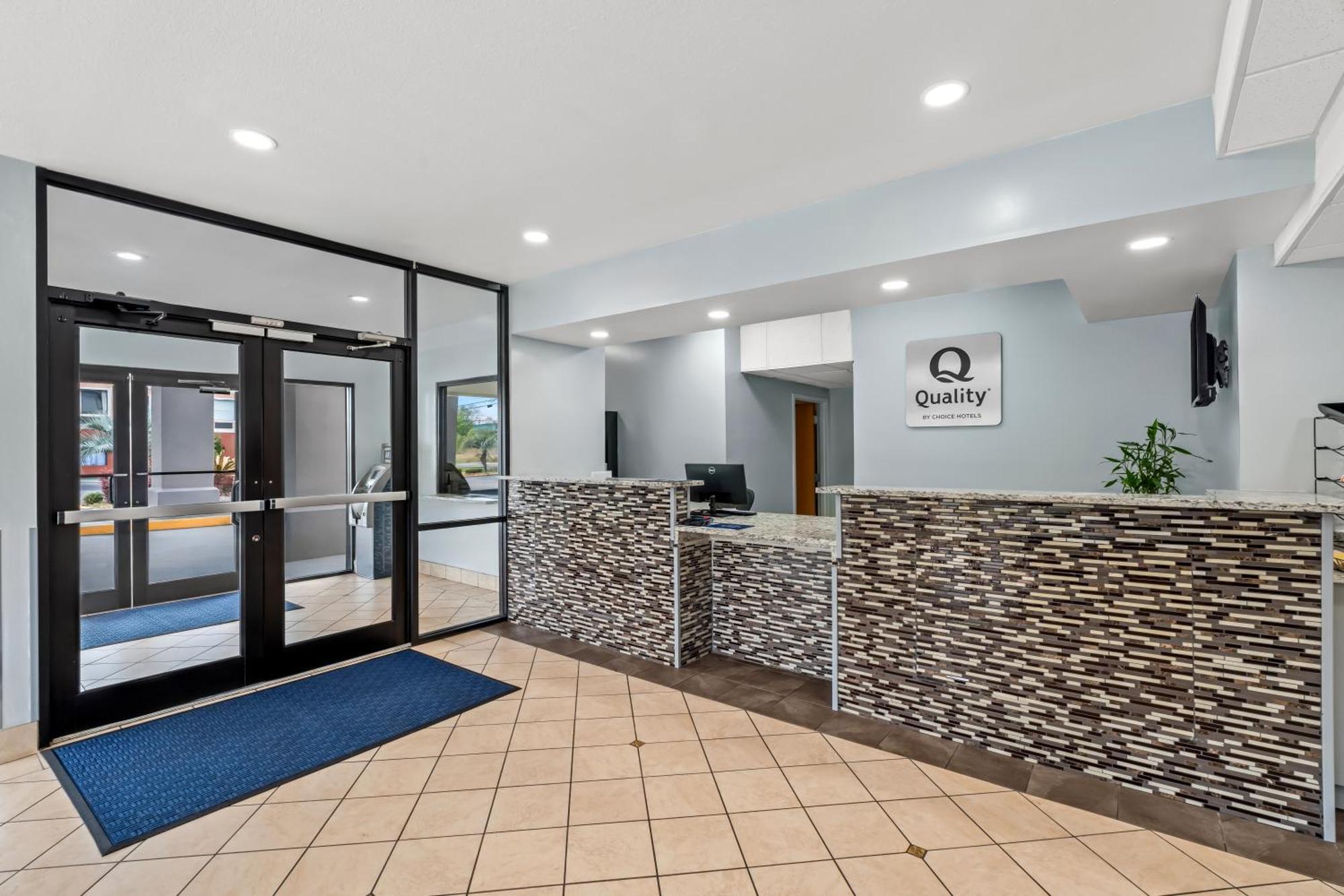Quality Inn & Suites Μπιλόξι Εξωτερικό φωτογραφία