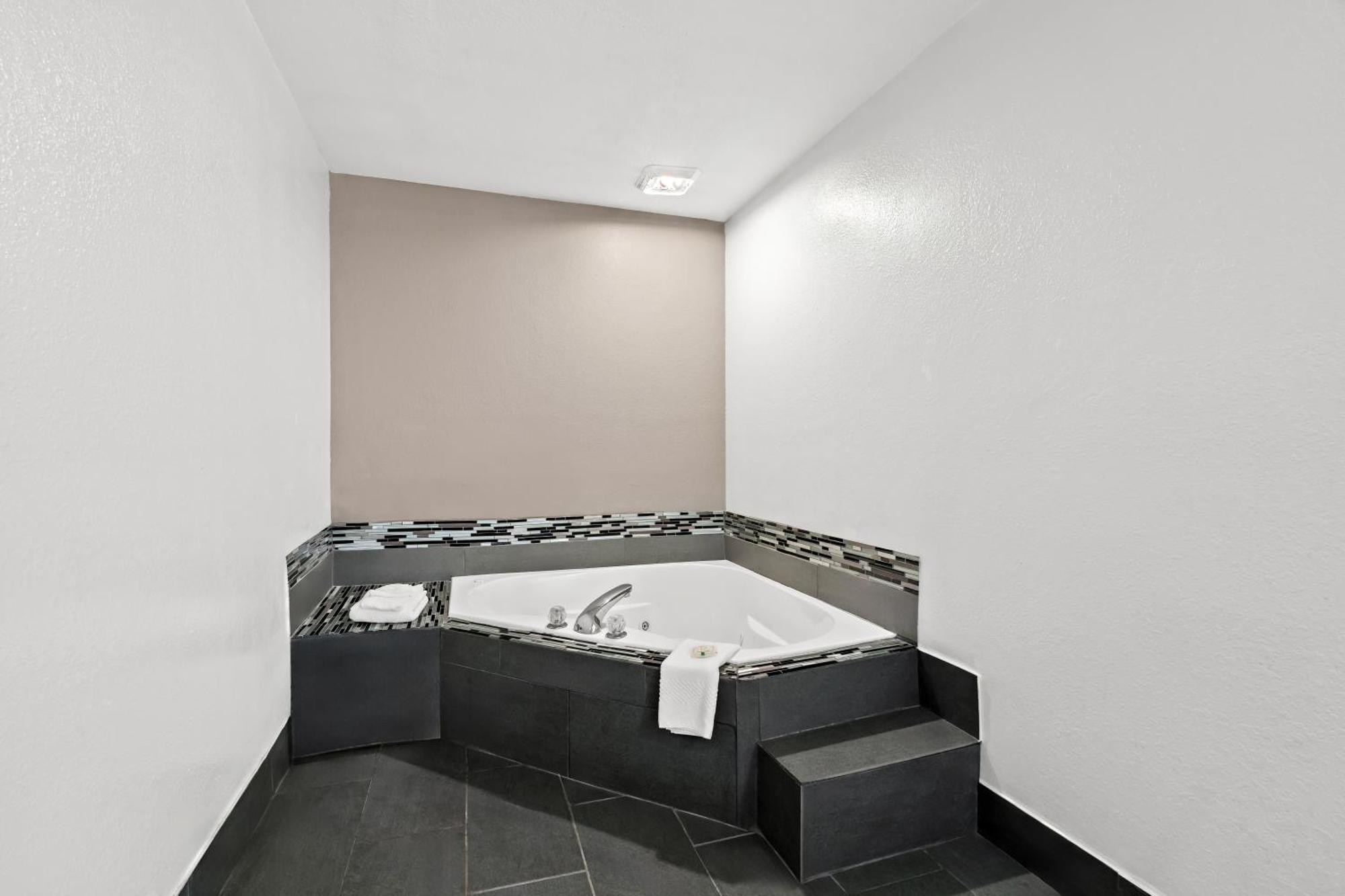 Quality Inn & Suites Μπιλόξι Εξωτερικό φωτογραφία