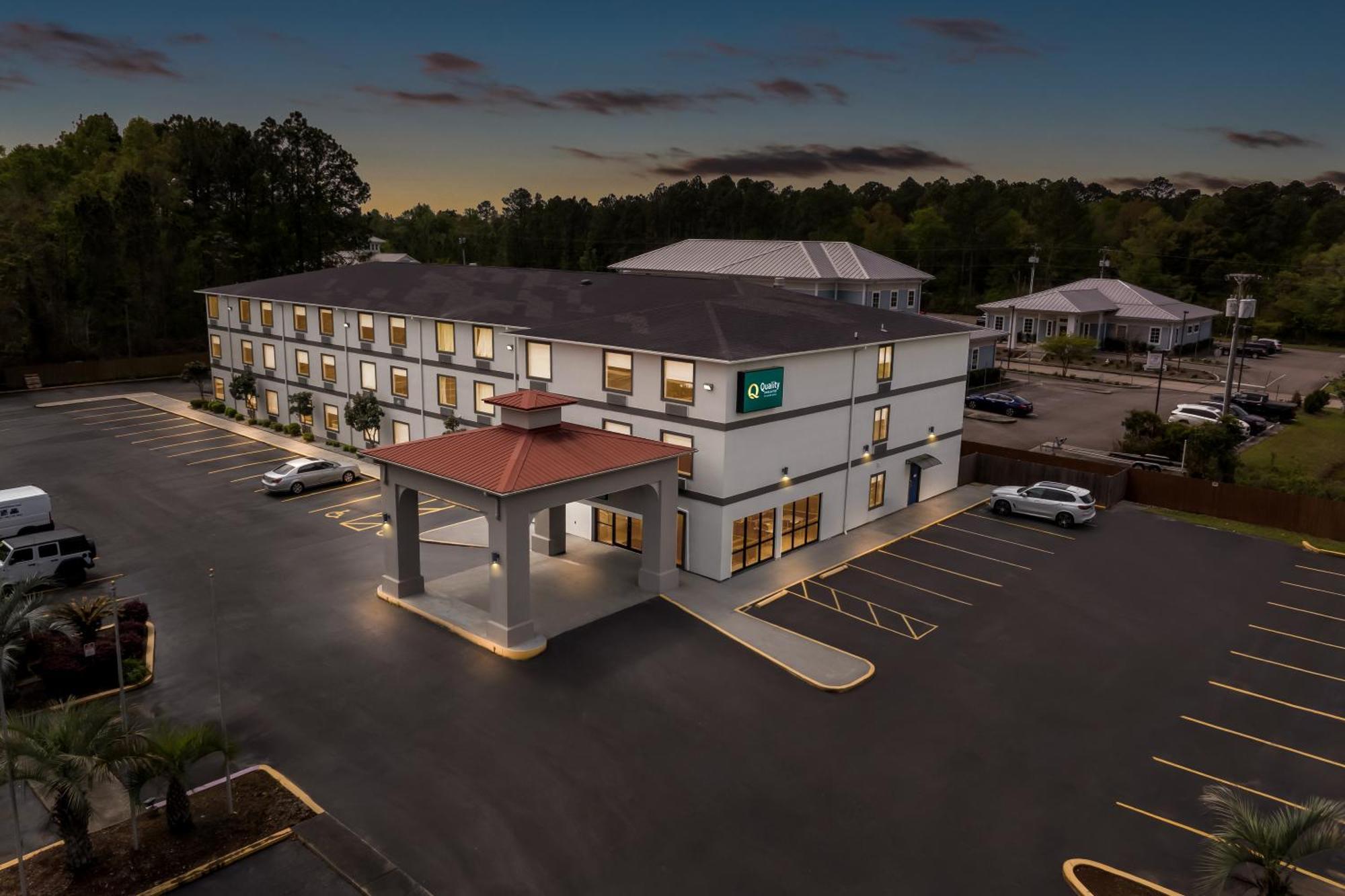 Quality Inn & Suites Μπιλόξι Εξωτερικό φωτογραφία