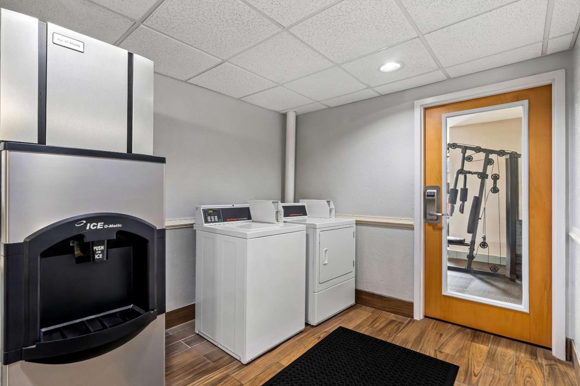 Quality Inn & Suites Μπιλόξι Εξωτερικό φωτογραφία