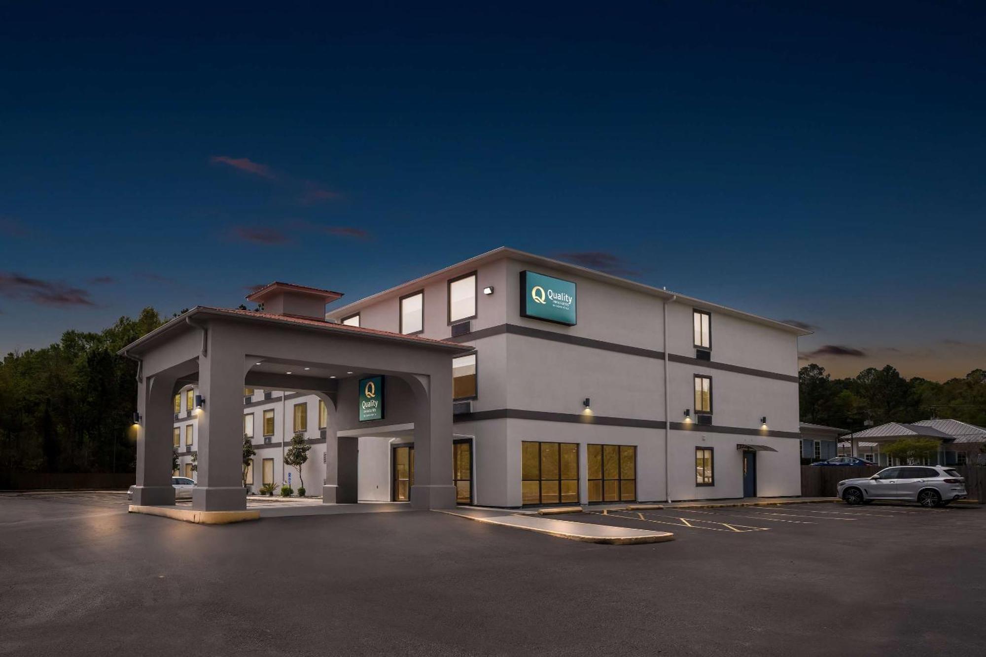 Quality Inn & Suites Μπιλόξι Εξωτερικό φωτογραφία